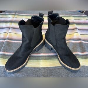 dolce vita womens Chelsea Black boots 10 Man Made Suede Materials No Leather